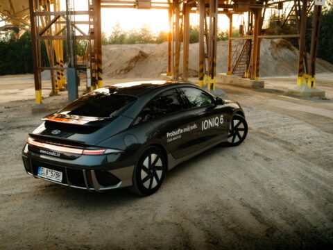 BMW's Ambitious Plan: Hydrogen-Powered Production Cars by 2028