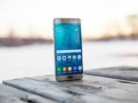 The Flagship Samsung You Should Buy Now: $600 Off!