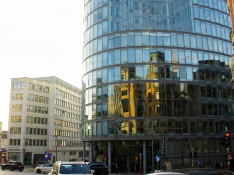 EU Electric Carmakers Urge Brussels to Uphold 2035 Zero-Emission Goal