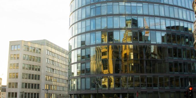 EU Electric Carmakers Urge Brussels to Uphold 2035 Zero-Emission Goal