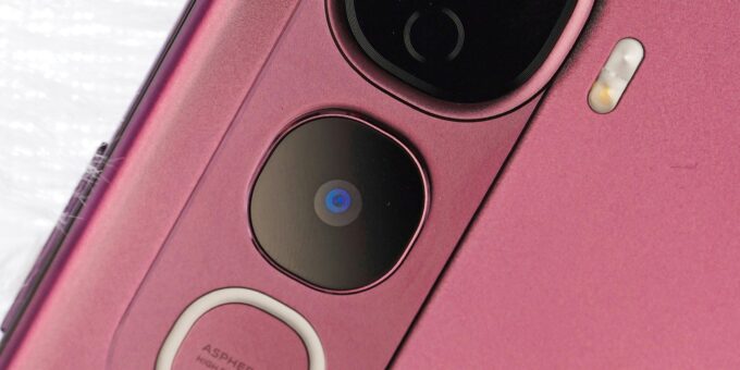 Samsung's Galaxy Tab S11 Ultra: A Thin Rival to Apple's iPad Pro