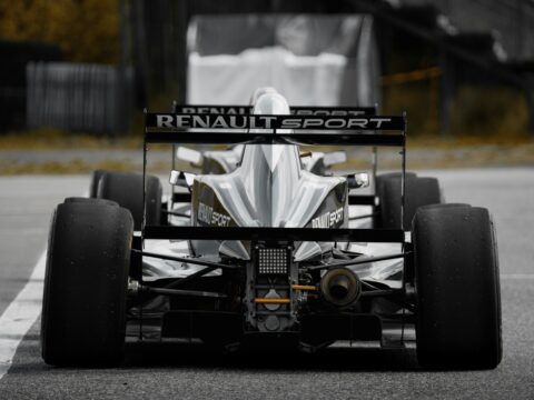 The World’s Favorite Renault Just Arrived: You Won’t Believe Its Nose!