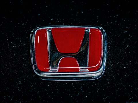 The Honda Reward Attempt: A Woman's Journey and the Community's Responses