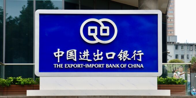 China Exports to the US Slump 33%: Analyzing the Record Trade Surplus