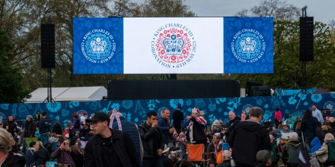 Prince Harry's Visit to Queen's Grave: Speculations on Royal Family Meetings